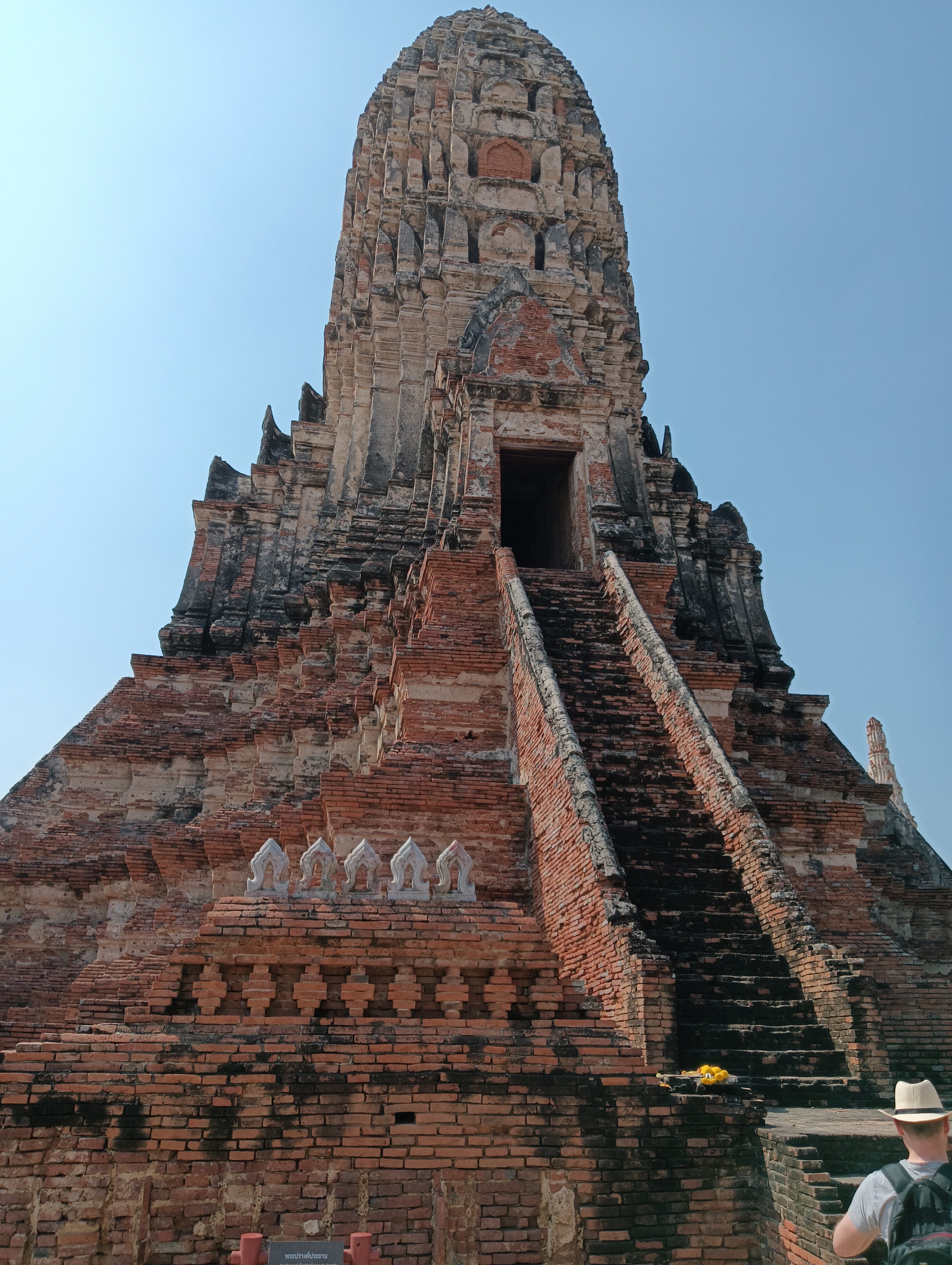 tour thailand wall-statue